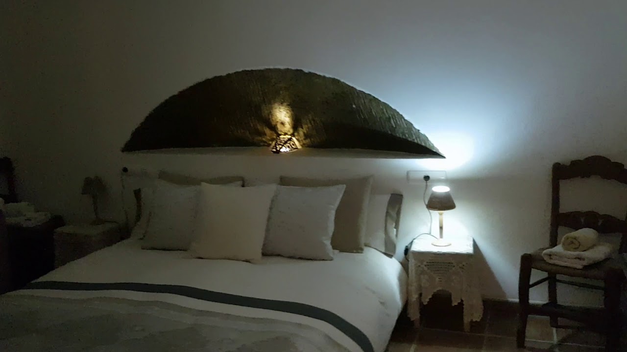 casas cueva guadix con piscina infinita