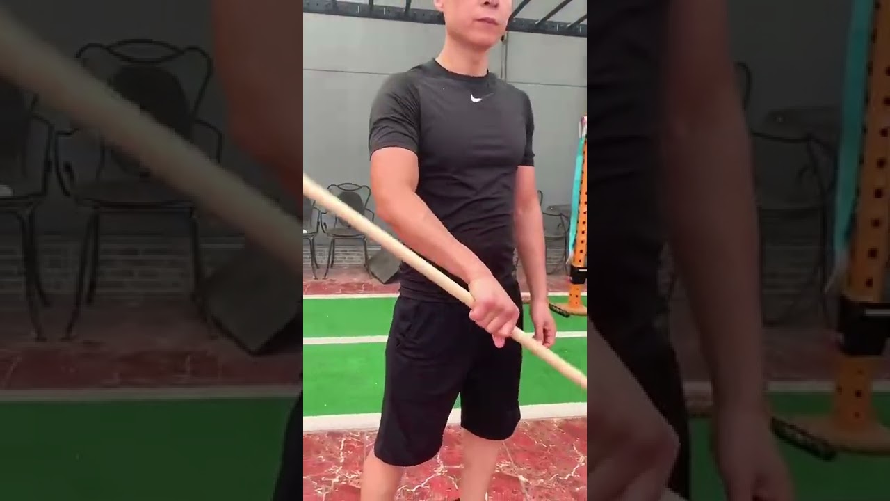 dar golpes con una vara o palo