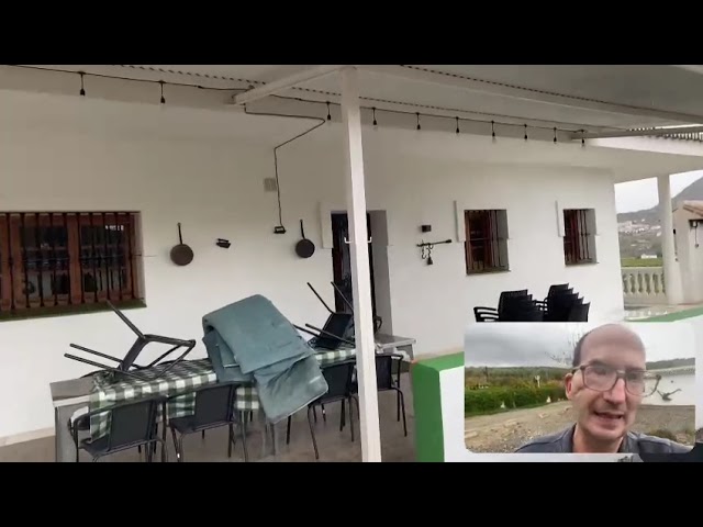 casa rural con campo de futbol