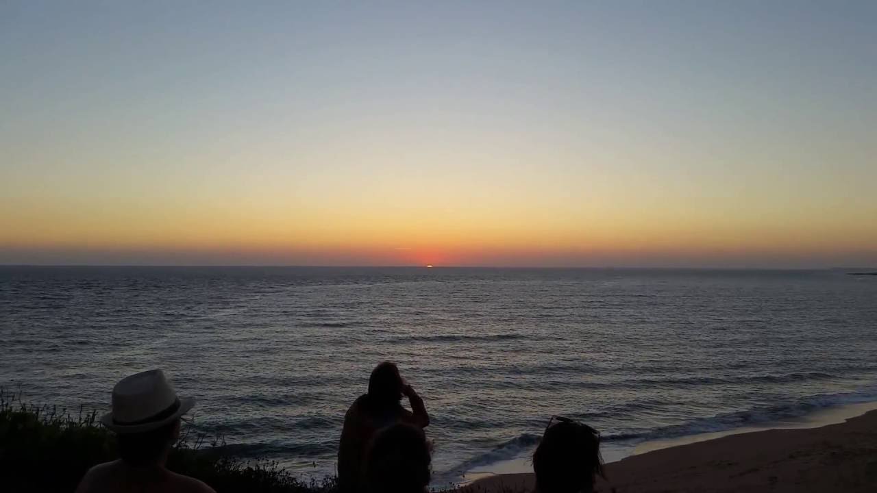 faro de trafalgar puesta de sol