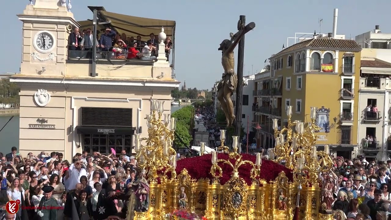 el cachorro por el puente de triana