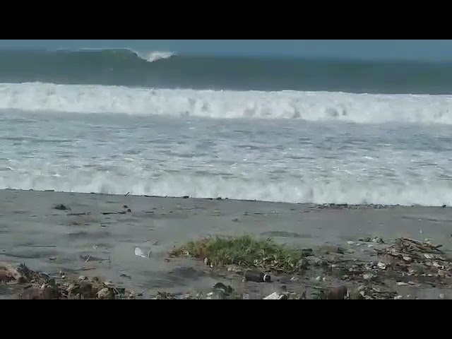 olas en la costa del sol