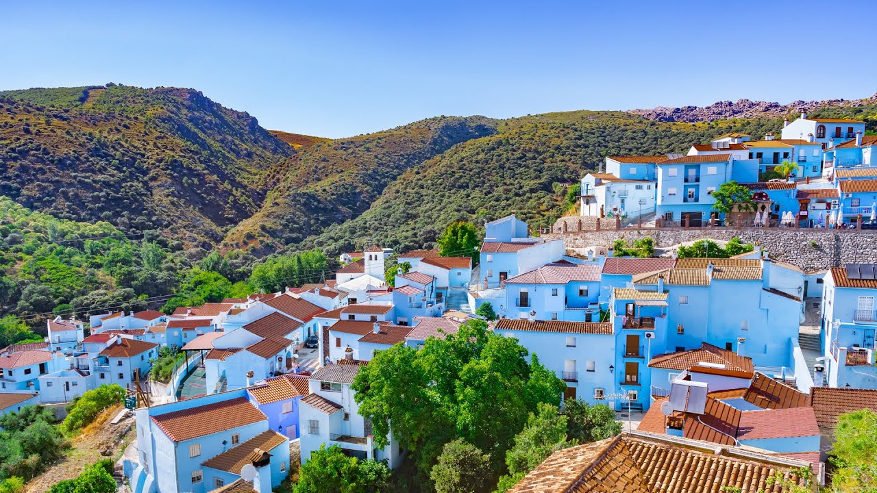 pueblo de los pitufos españa