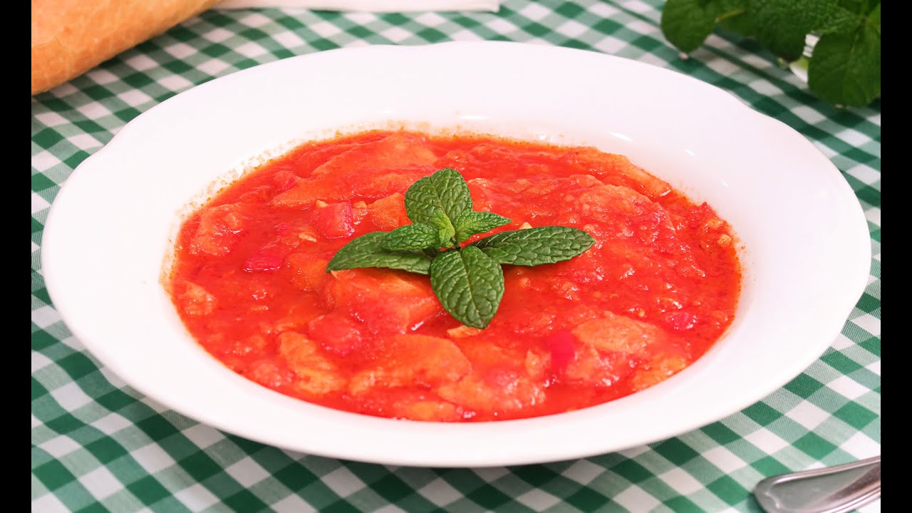 sopa de tomate con pan